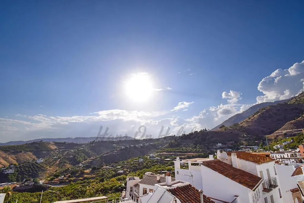 Calle Choruelo 26, Frigiliana Traditional 2 Bedroom Townhouse With Large Roof Terrace And Views Hansonholiday Rentals Holiday home