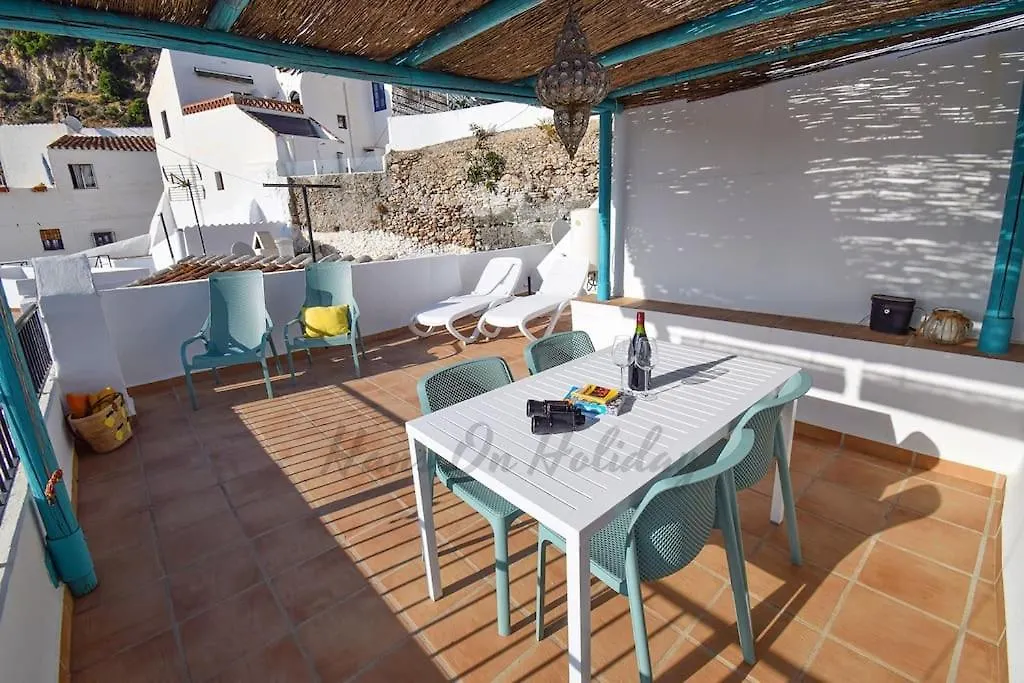 Calle Choruelo 26, Frigiliana Traditional 2 Bedroom Townhouse With Large Roof Terrace And Views Hansonholiday Rentals Holiday home