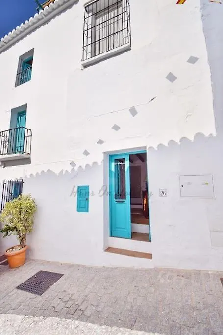 Calle Choruelo 26, Frigiliana Traditional 2 Bedroom Townhouse With Large Roof Terrace And Views Hansonholiday Rentals