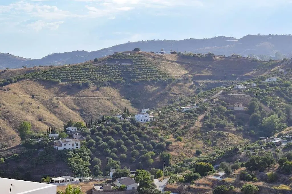 Calle Choruelo 26, Frigiliana Traditional 2 Bedroom Townhouse With Large Roof Terrace And Views Hansonholiday Rentals Spain
