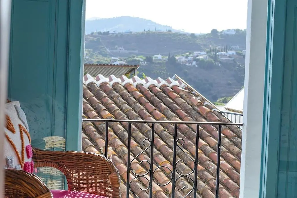 Calle Choruelo 26, Frigiliana Traditional 2 Bedroom Townhouse With Large Roof Terrace And Views Hansonholiday Rentals