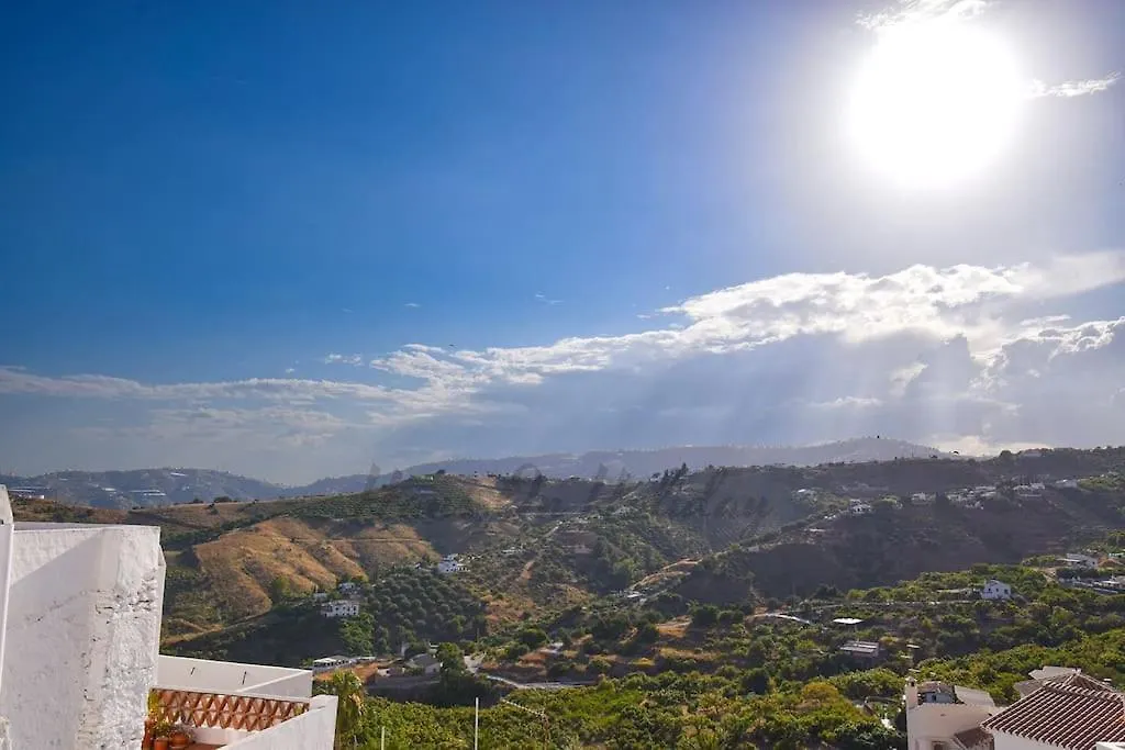 Сasa de vacaciones Calle Choruelo 26, Frigiliana Traditional 2 Bedroom Townhouse With Large Roof Terrace And Views Hansonholiday Rentals