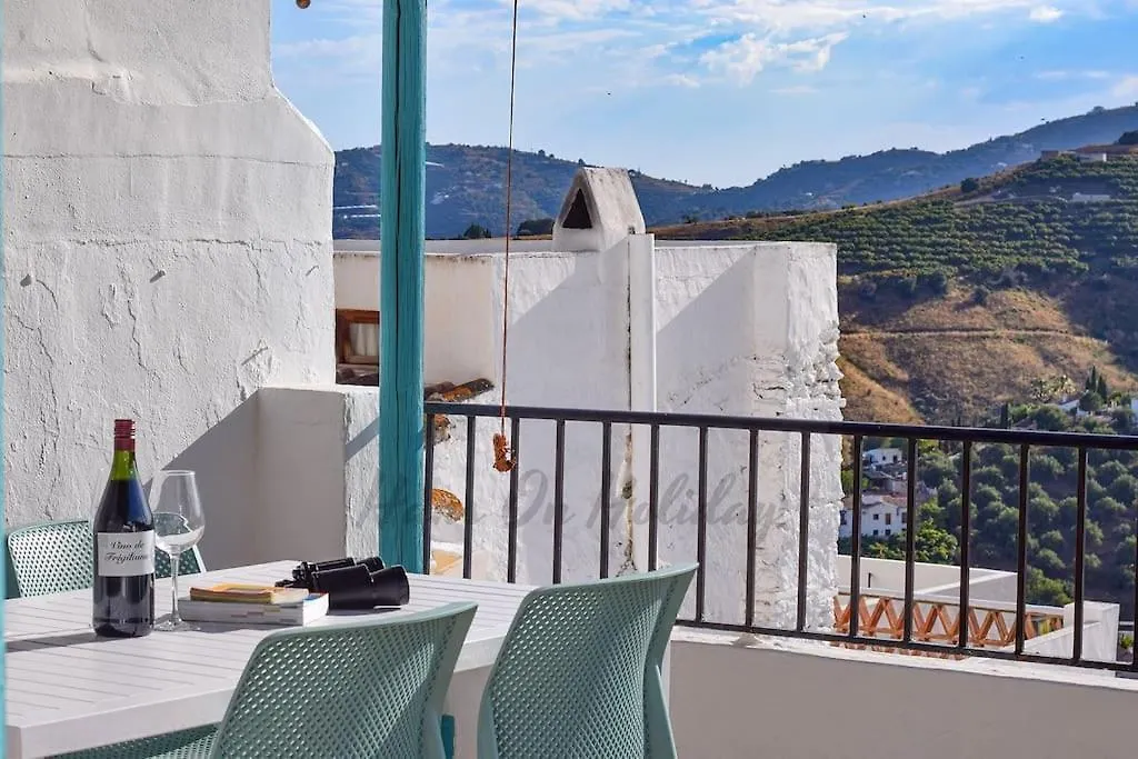 Calle Choruelo 26, Frigiliana Traditional 2 Bedroom Townhouse With Large Roof Terrace And Views Hansonholiday Rentals Сasa de vacaciones