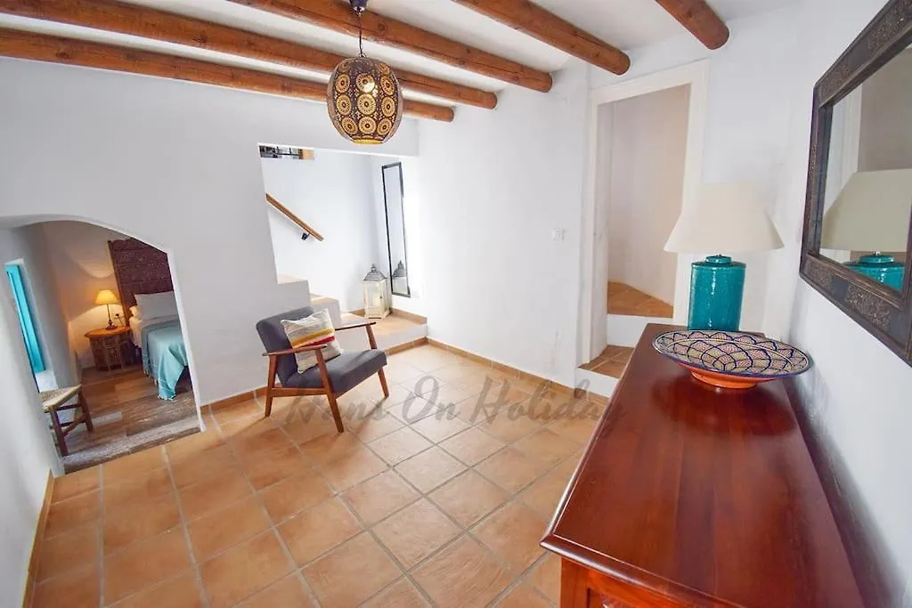 Calle Choruelo 26, Frigiliana Traditional 2 Bedroom Townhouse With Large Roof Terrace And Views Hansonholiday Rentals 0*,  España