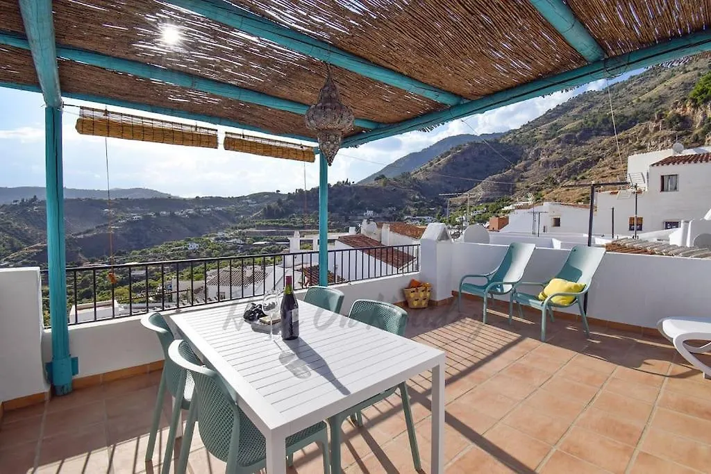 Calle Choruelo 26, Frigiliana Traditional 2 Bedroom Townhouse With Large Roof Terrace And Views Hansonholiday Rentals